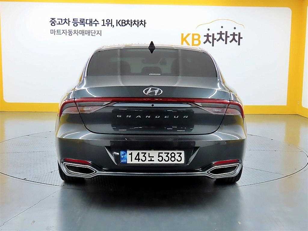 HYUNDAI Grandeur - Vista 3