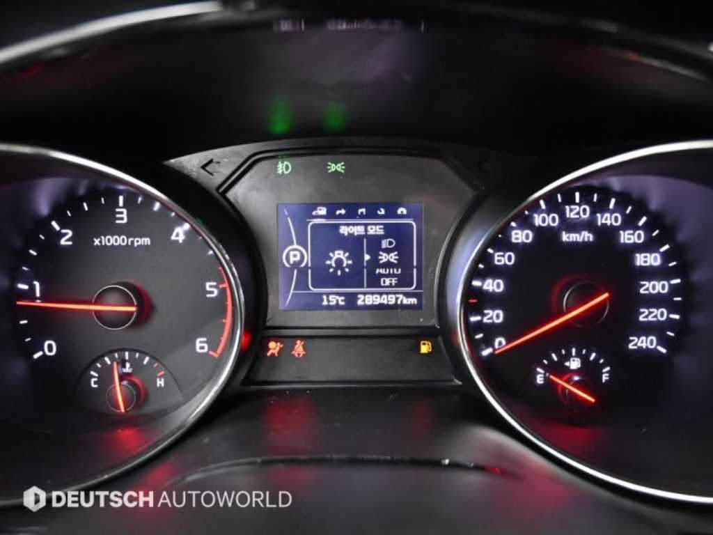 KIA Carnival - Vista 8