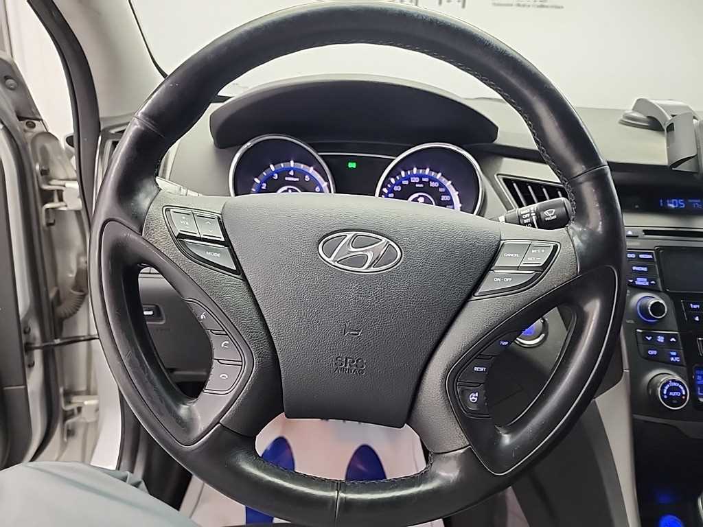 HYUNDAI Sonata - Vista 9