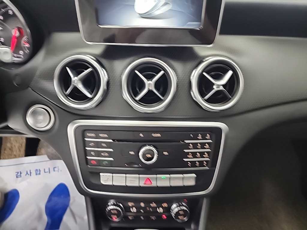 Mercedes Benz GLA Class - Vista 10