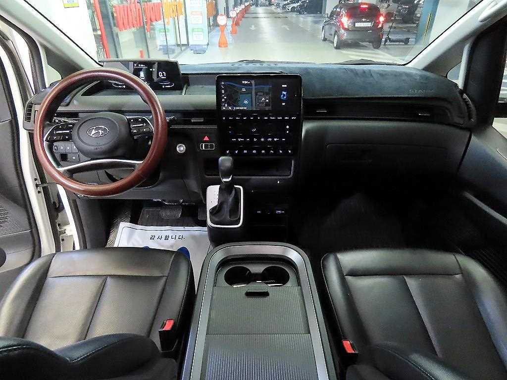 HYUNDAI Staria - Vista 10