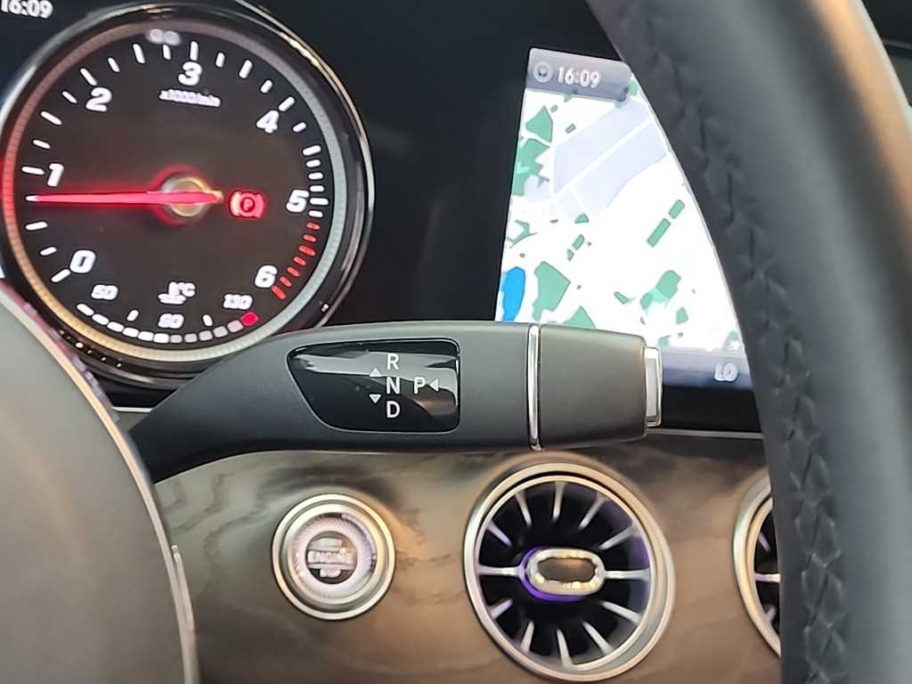 Mercedes Benz E class - Vista 8