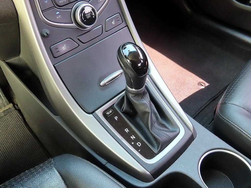 HYUNDAI Avante - Vista 10