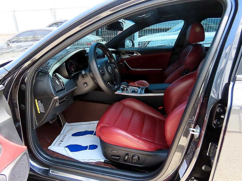 KIA Stinger - Vista 5
