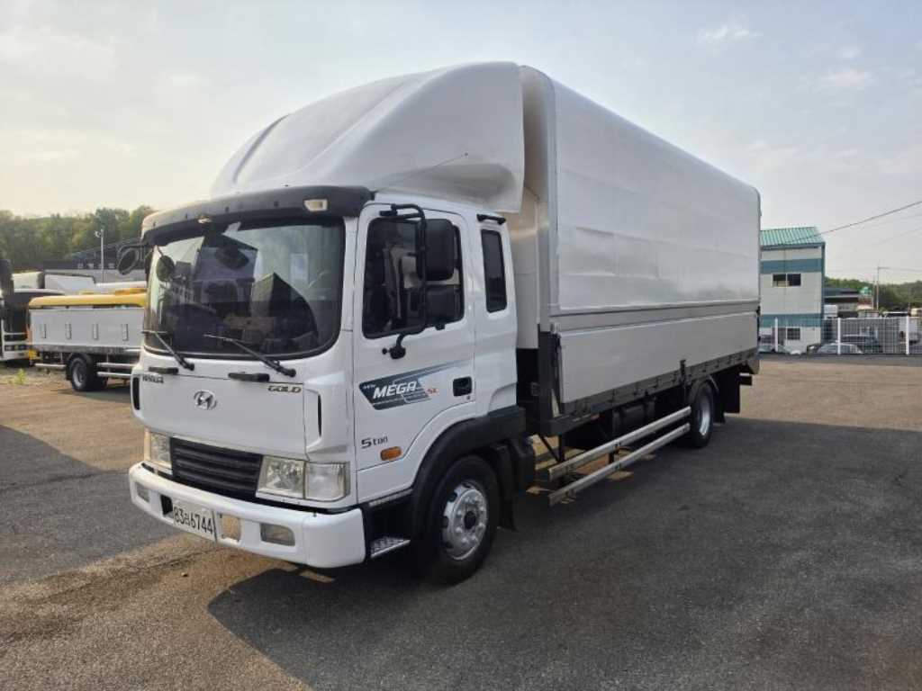 medium and large cargo truck - Vista 3