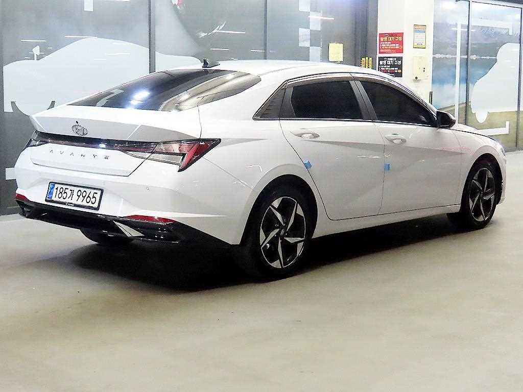 HYUNDAI Avante - Vista 4