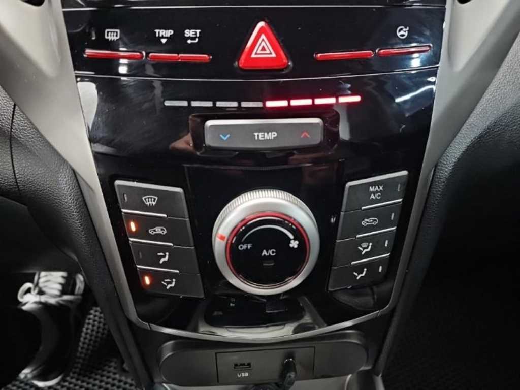 Ssangyong Tivoli - Vista 11