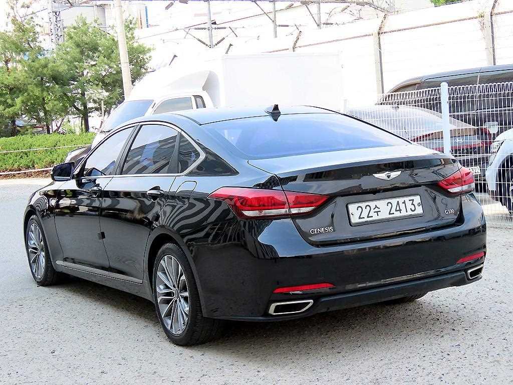 HYUNDAI Genesis - Vista 3