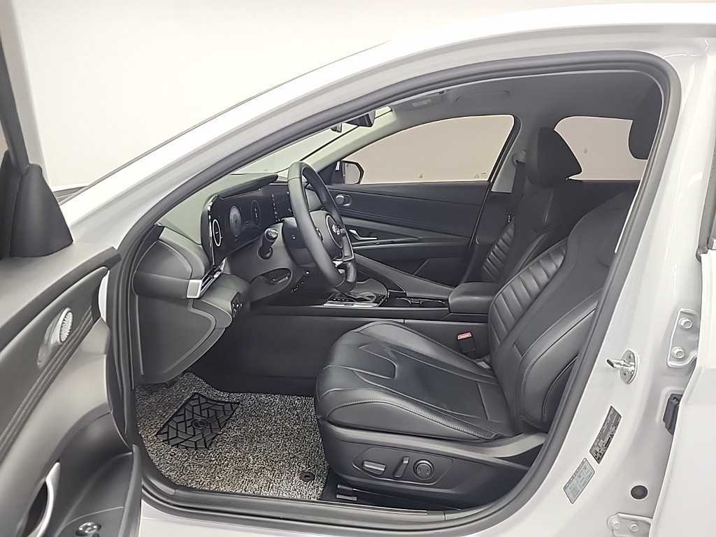 HYUNDAI Avante - Vista 11