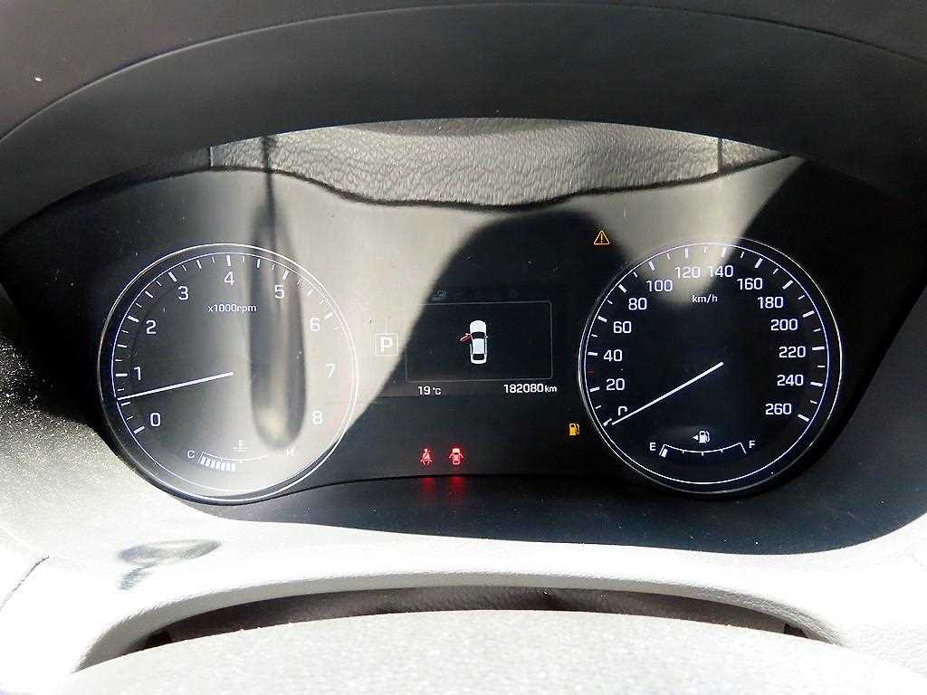 HYUNDAI Genesis - Vista 9
