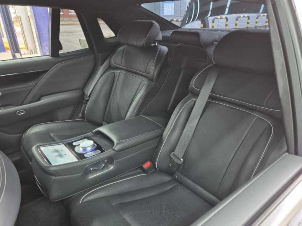 Genesis G90 - Vista 5