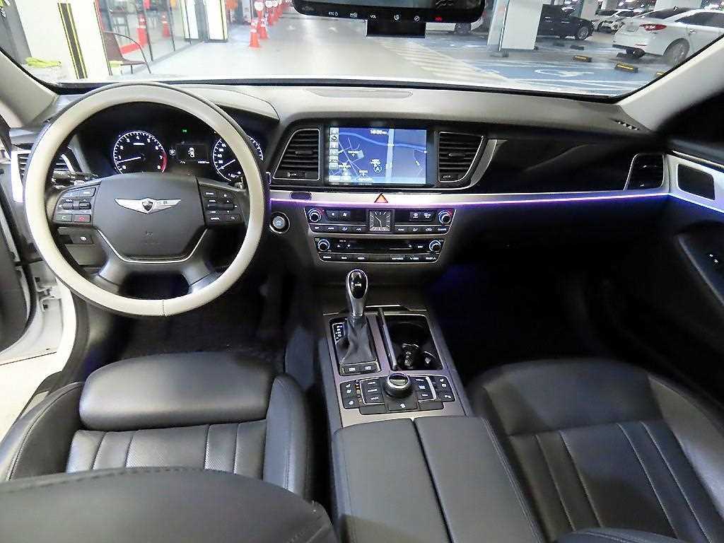 HYUNDAI Genesis - Vista 10