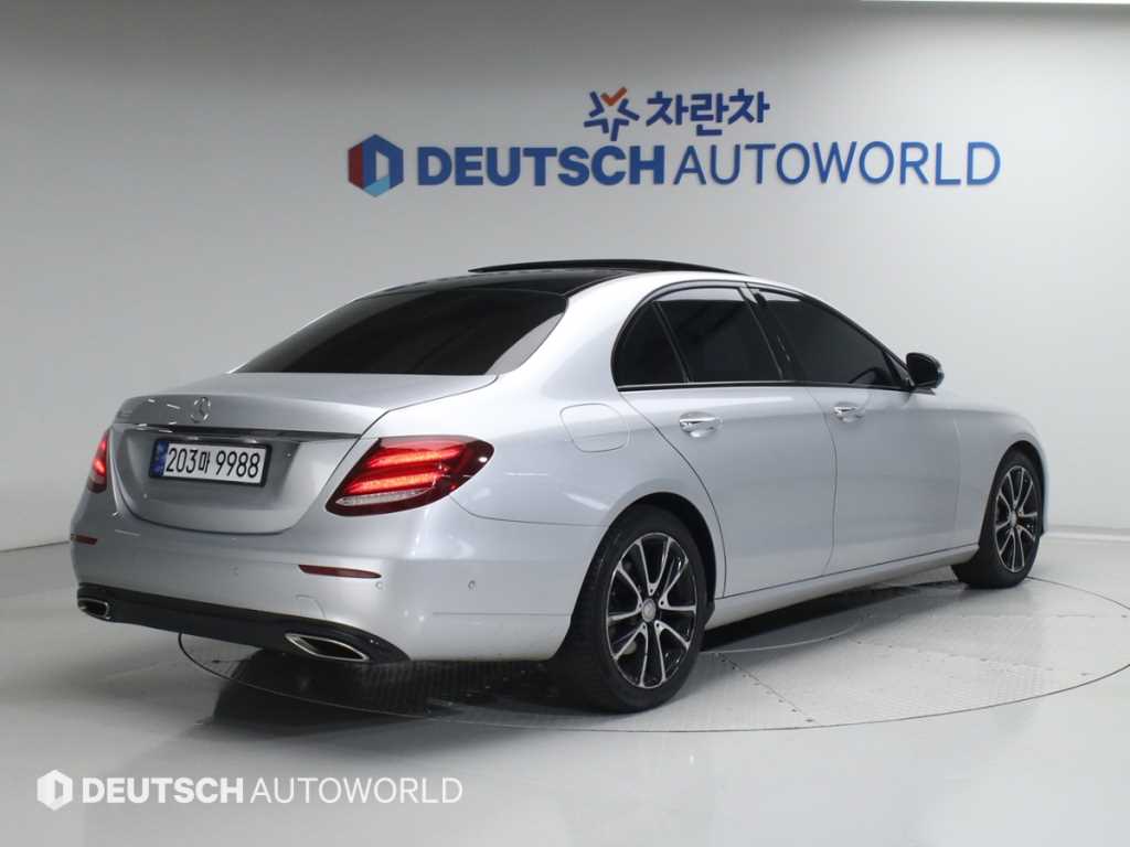 Mercedes Benz E class - Vista 2