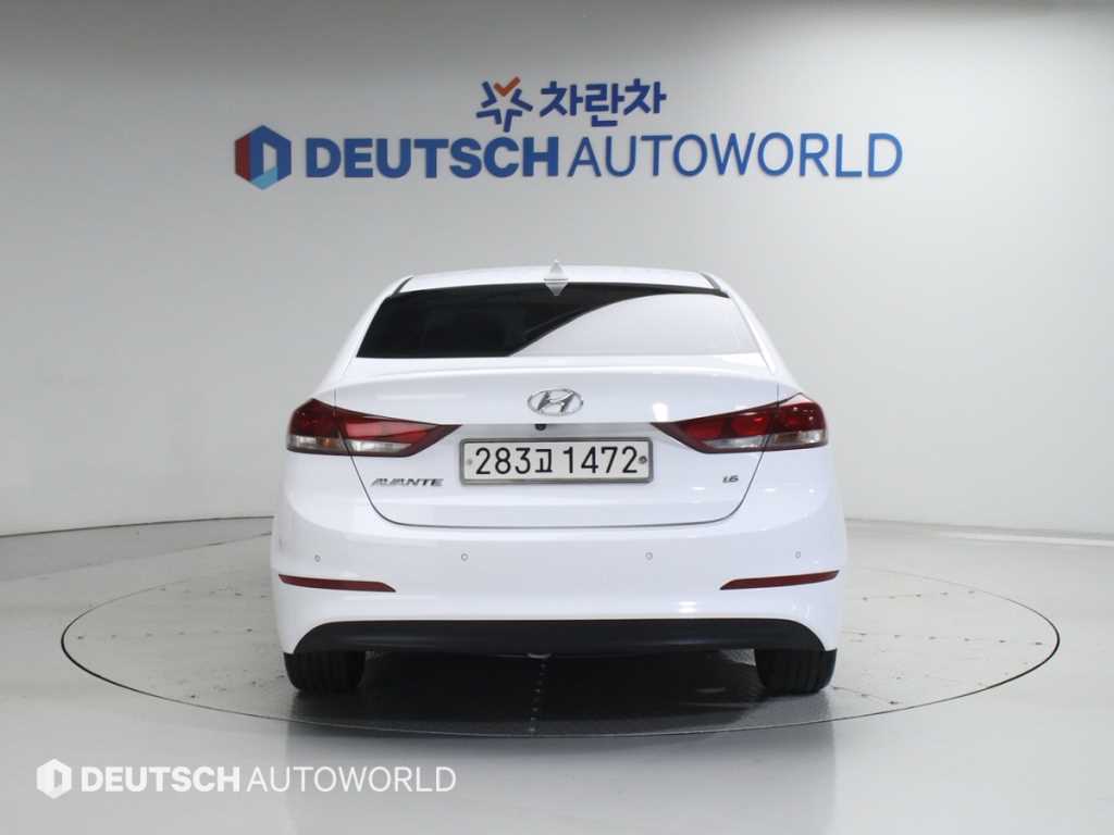 HYUNDAI Avante - Vista 4