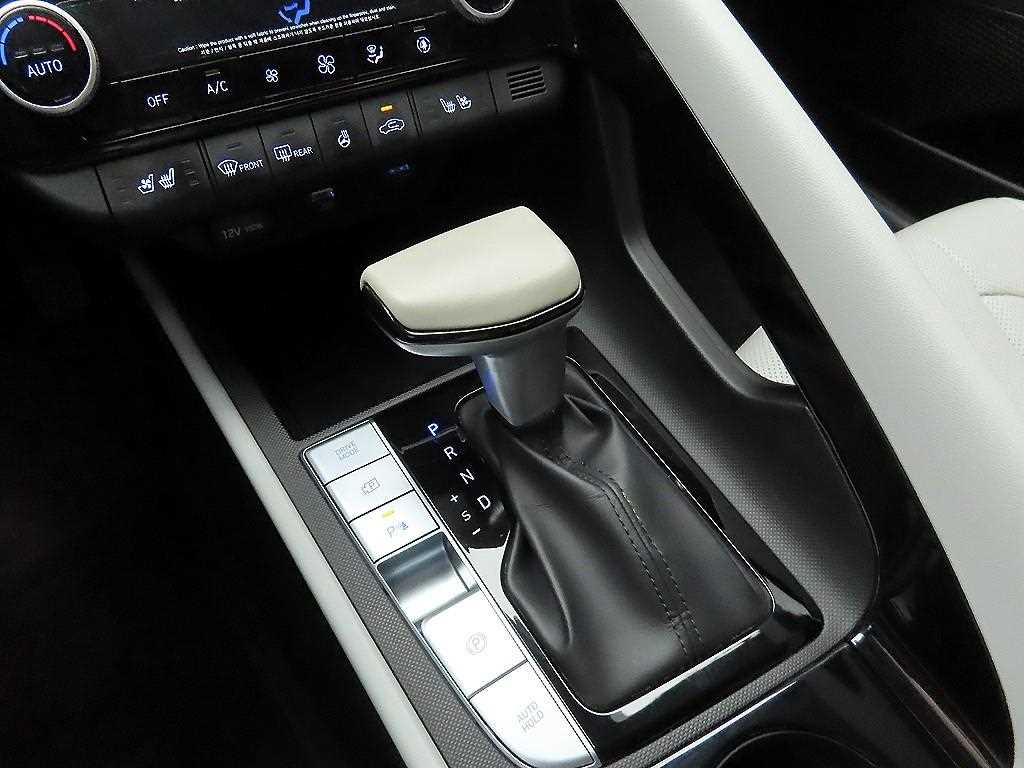 HYUNDAI Avante - Vista 10