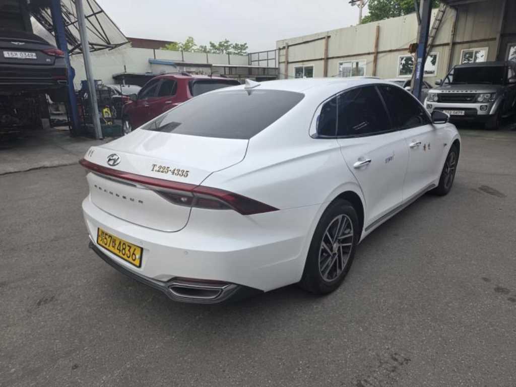HYUNDAI Grandeur - Vista 7