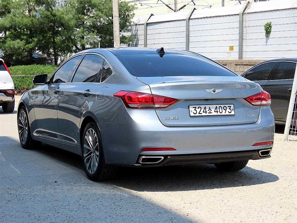 HYUNDAI Genesis - Vista 3