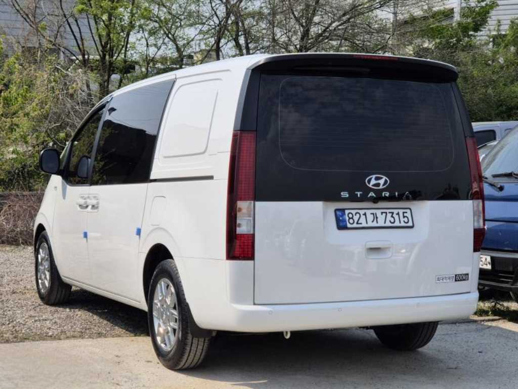 HYUNDAI Staria - Vista 3