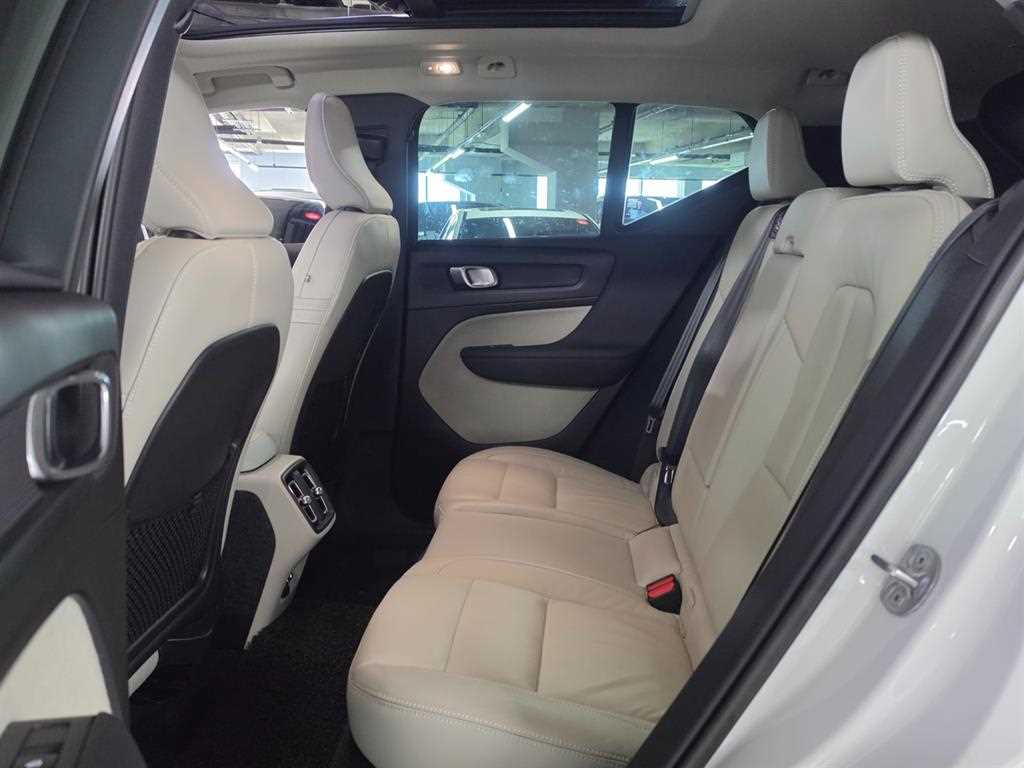 Volvo XC40 2023 Blanco - Importación desde Corea - HF Imports Iquique - Foto 17