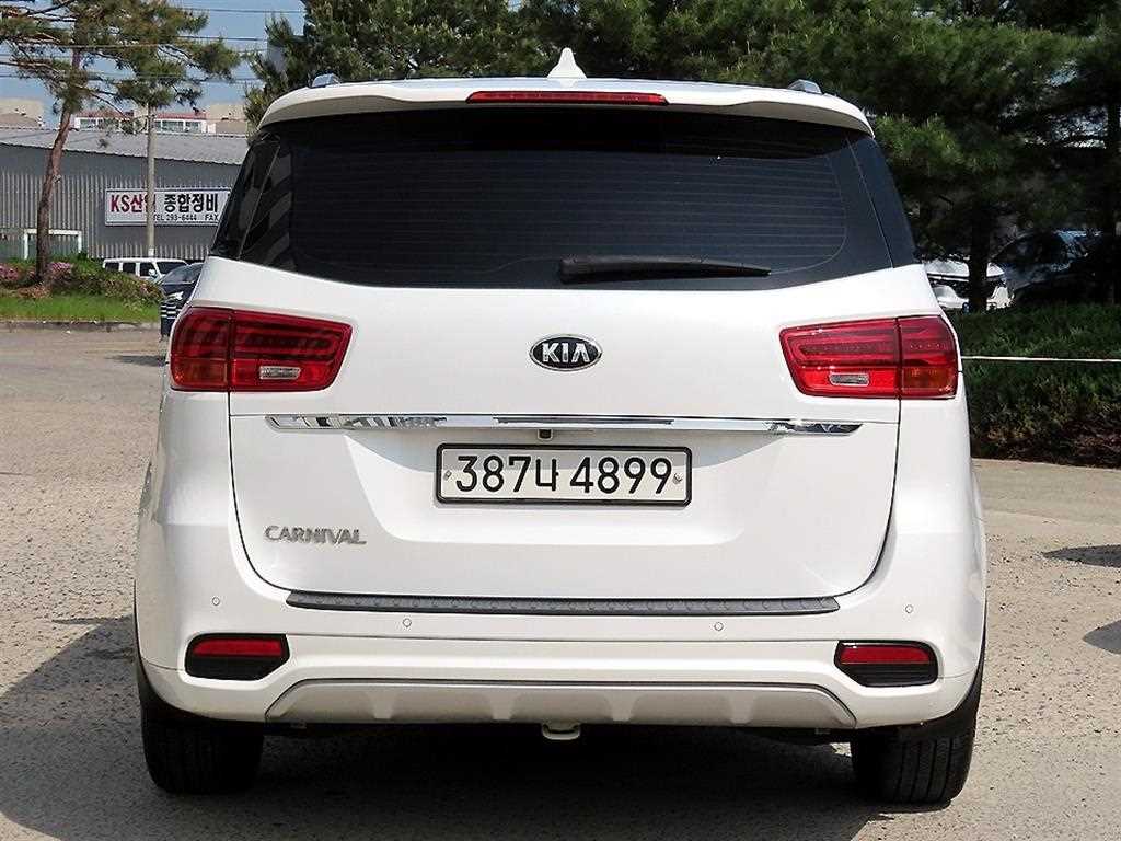 KIA Carnival - Vista 4