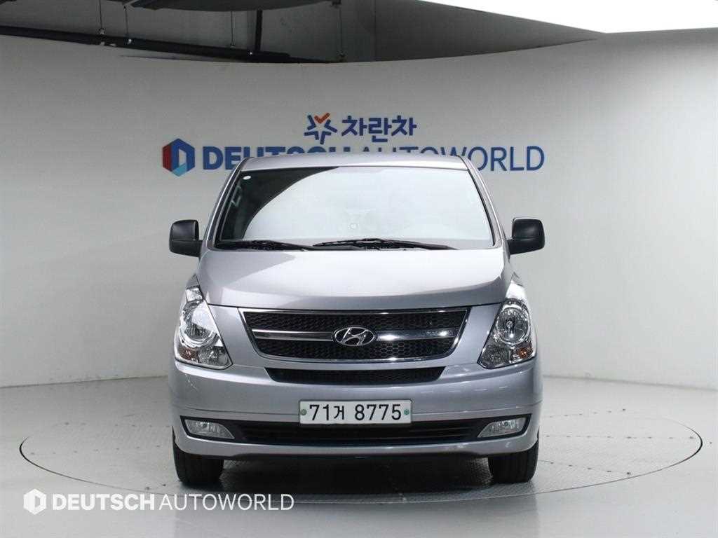 HYUNDAI Starex - Vista 3
