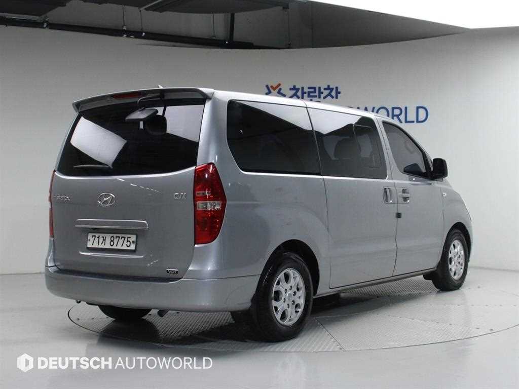 HYUNDAI Starex - Vista 2