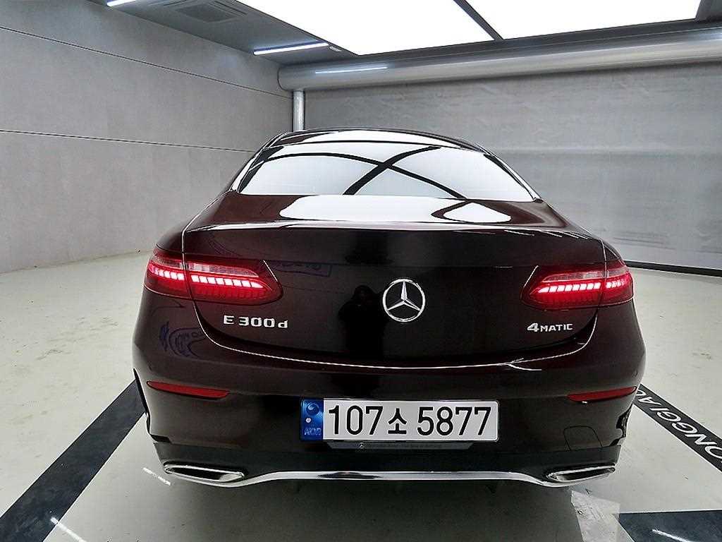 Mercedes Benz E class - Vista 3