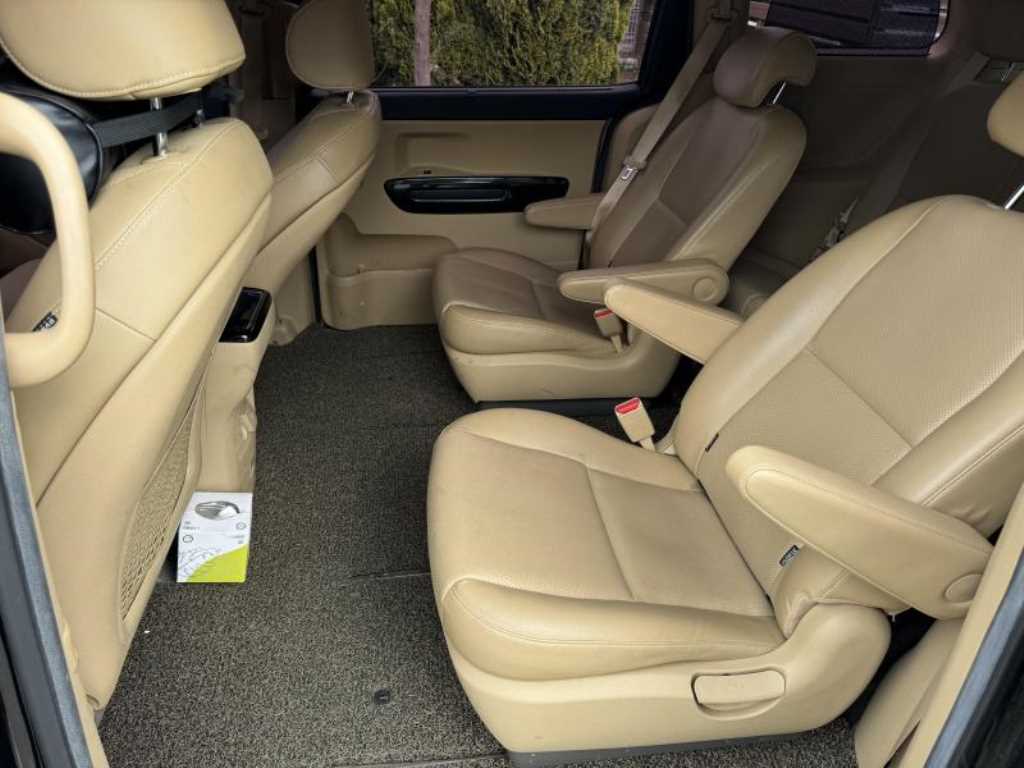 KIA Carnival - Vista 6