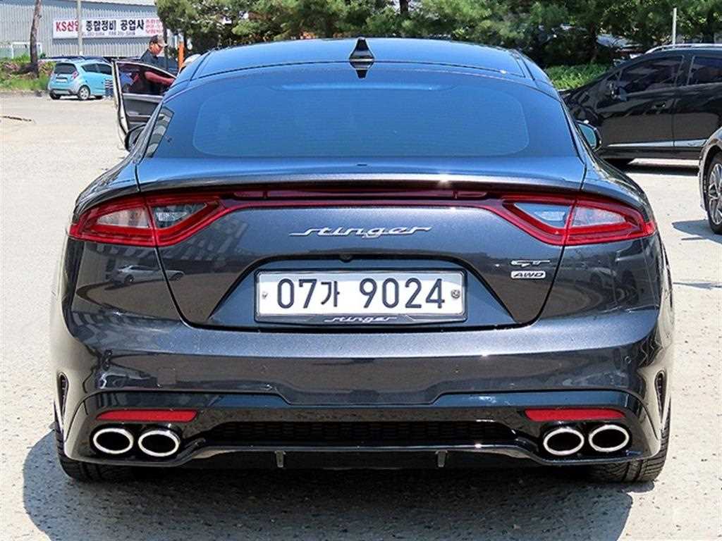 KIA Stinger - Vista 4