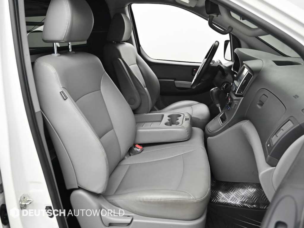 HYUNDAI Starex - Vista 10