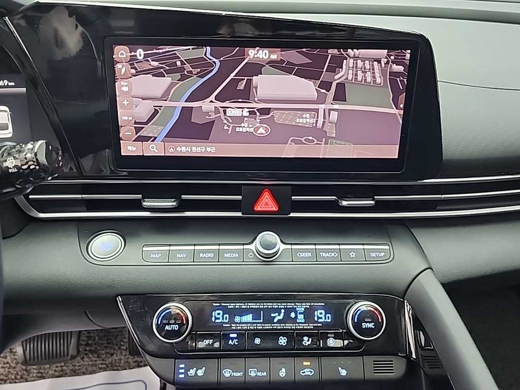 HYUNDAI Avante - Vista 10