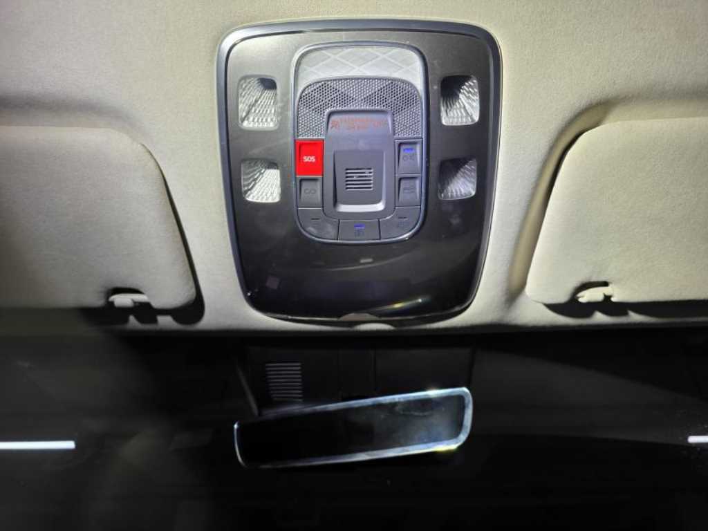 Genesis GV70 - Vista 8