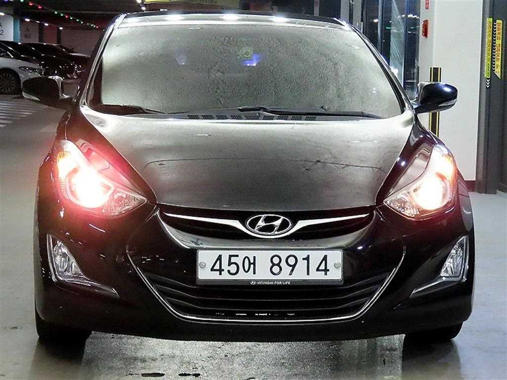 HYUNDAI Avante - Vista 2
