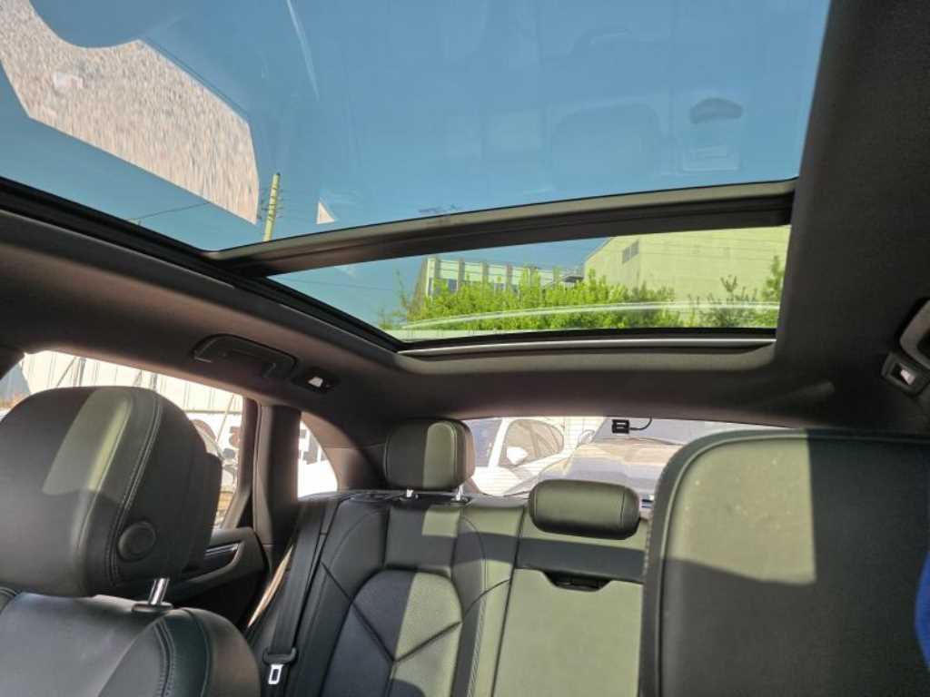 Porsche Macan - Vista 10