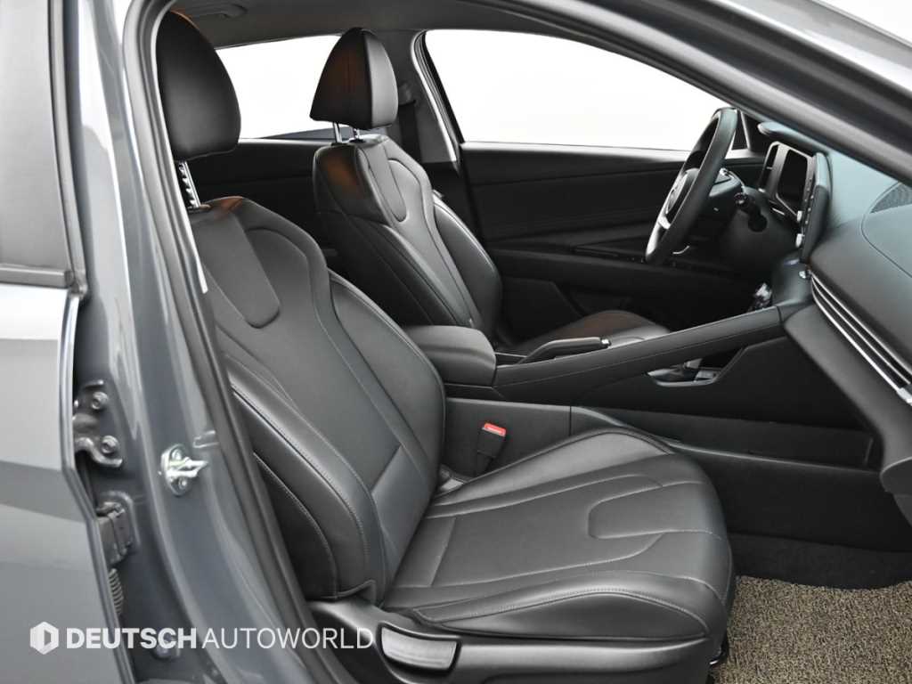 HYUNDAI Avante - Vista 10