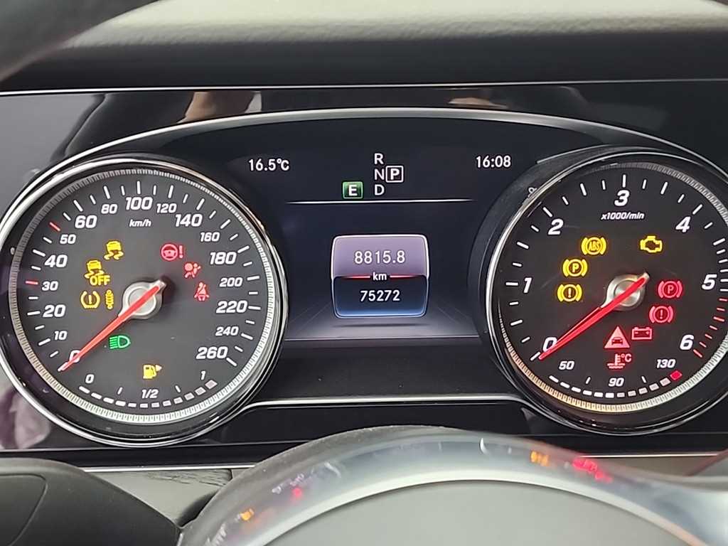 Mercedes Benz E class - Vista 6