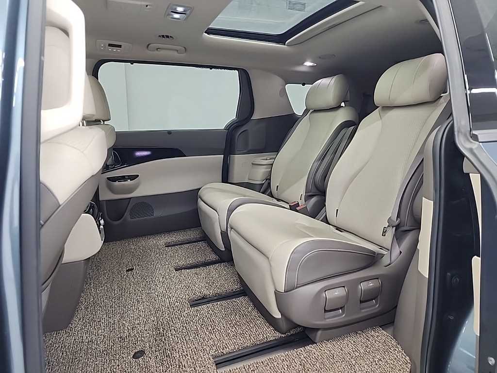 KIA Carnival - Vista 12