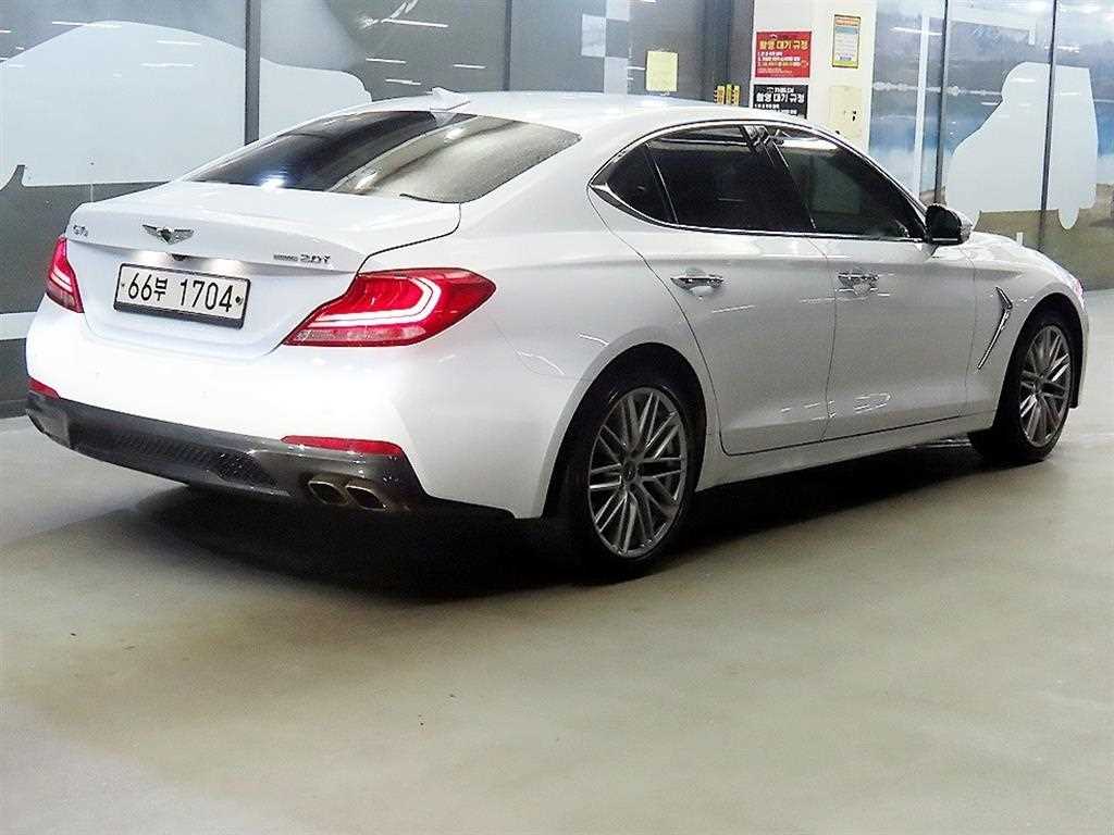 Genesis G70 - Vista 4