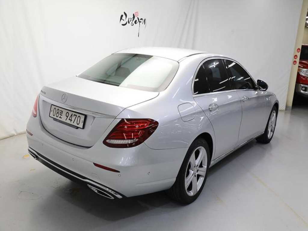 Mercedes Benz E class - Vista 4