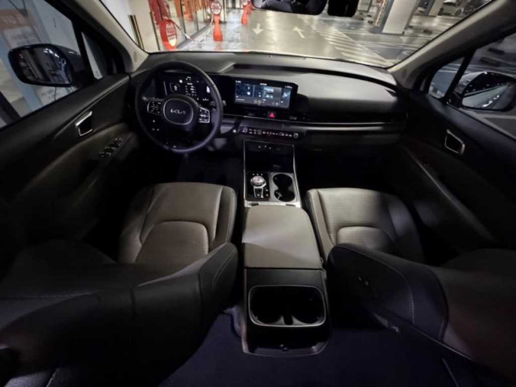 KIA Carnival - Vista 6