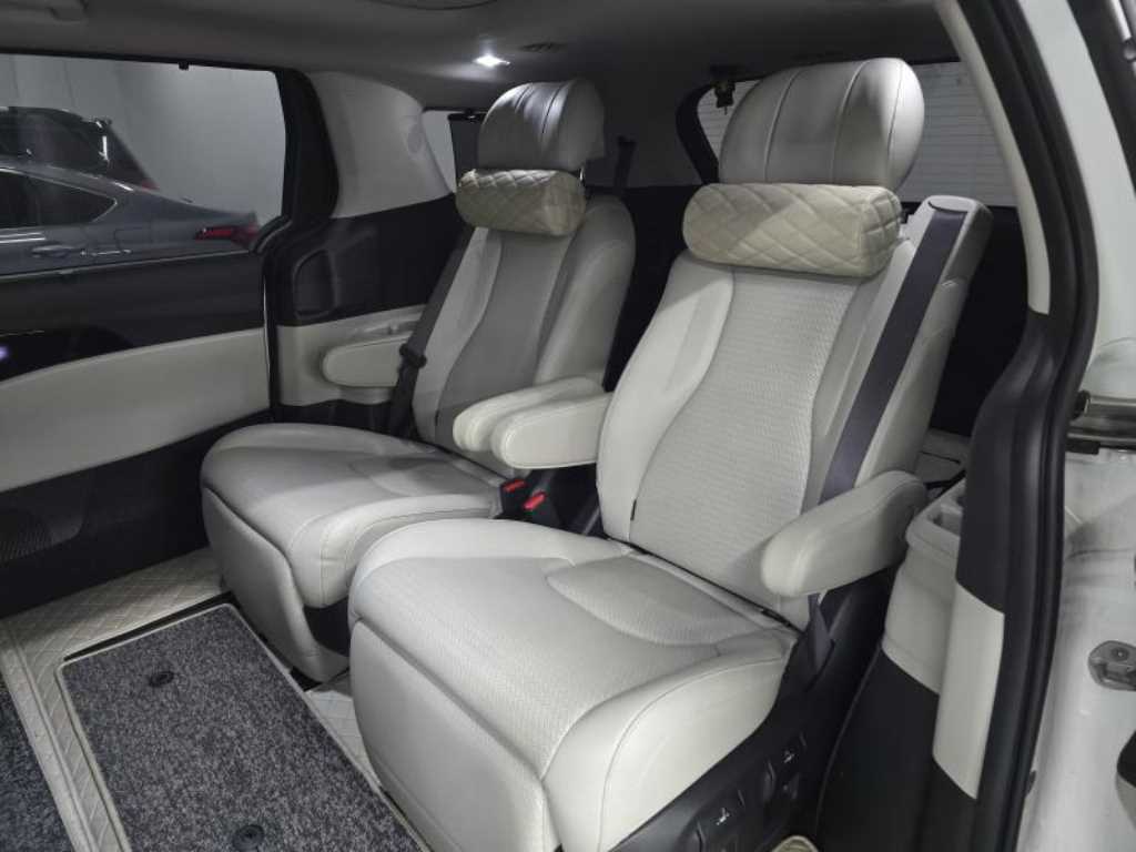 KIA Carnival - Vista 7