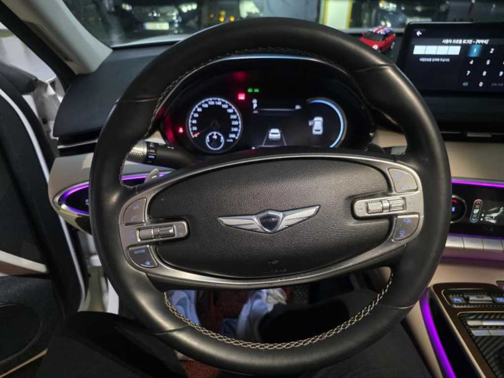 Genesis GV70 - Vista 8