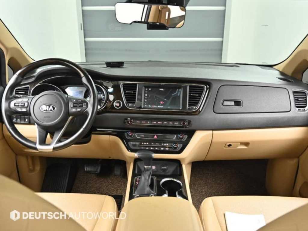 KIA Carnival - Vista 7