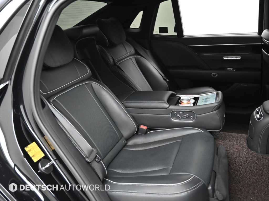 Genesis G90 - Vista 12