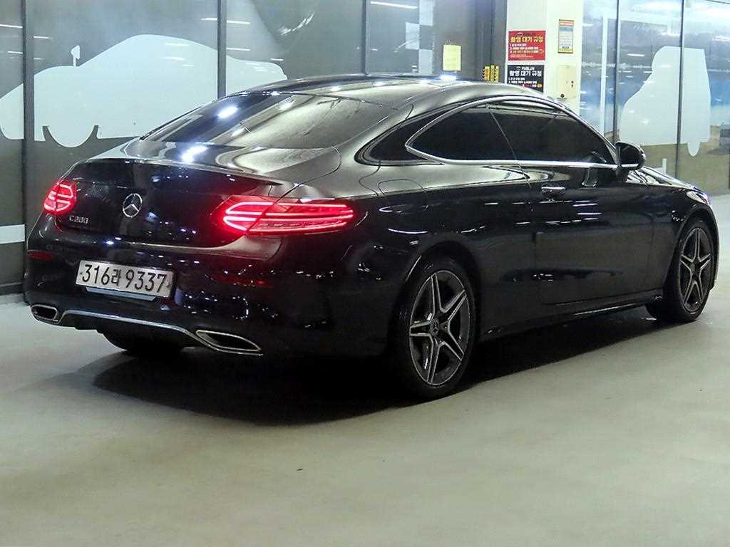 Mercedes Benz C Class - Vista 4