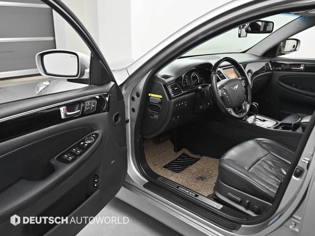 HYUNDAI Genesis - Vista 11
