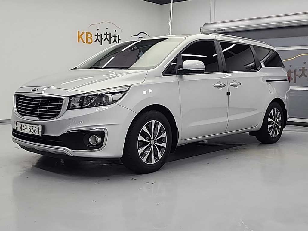 KIA Carnival 2016 Plateado - Importación desde Corea - HF Imports Iquique - Foto 1