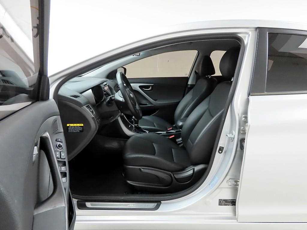 HYUNDAI Avante - Vista 11