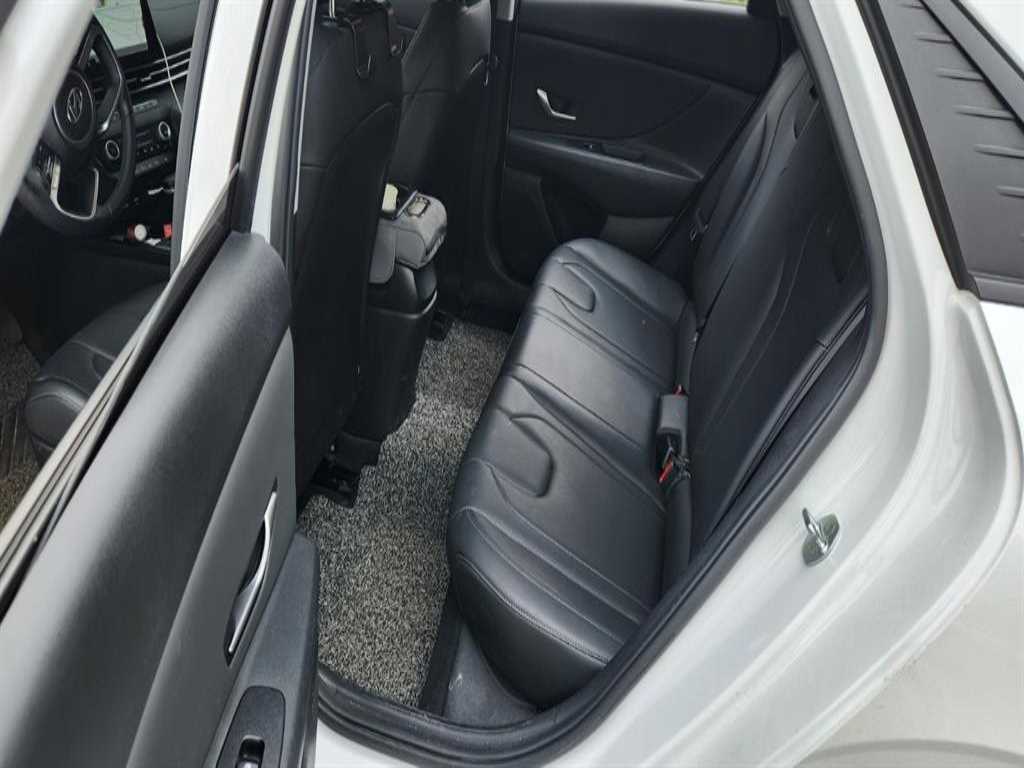 HYUNDAI Avante - Vista 5