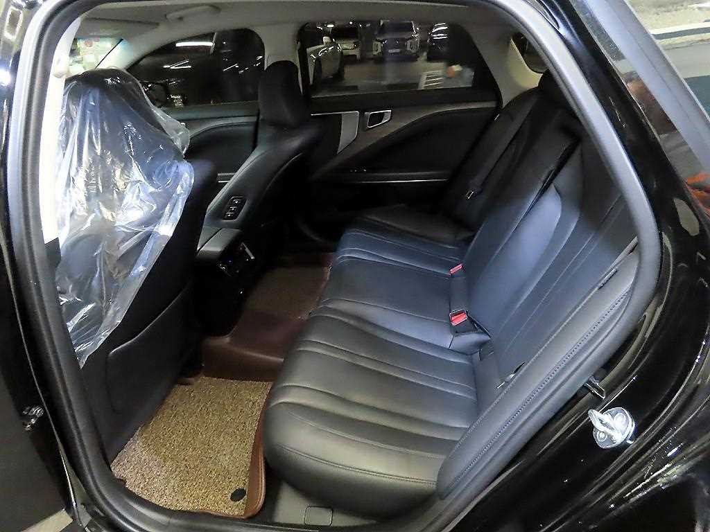 KIA K8 - Vista 7